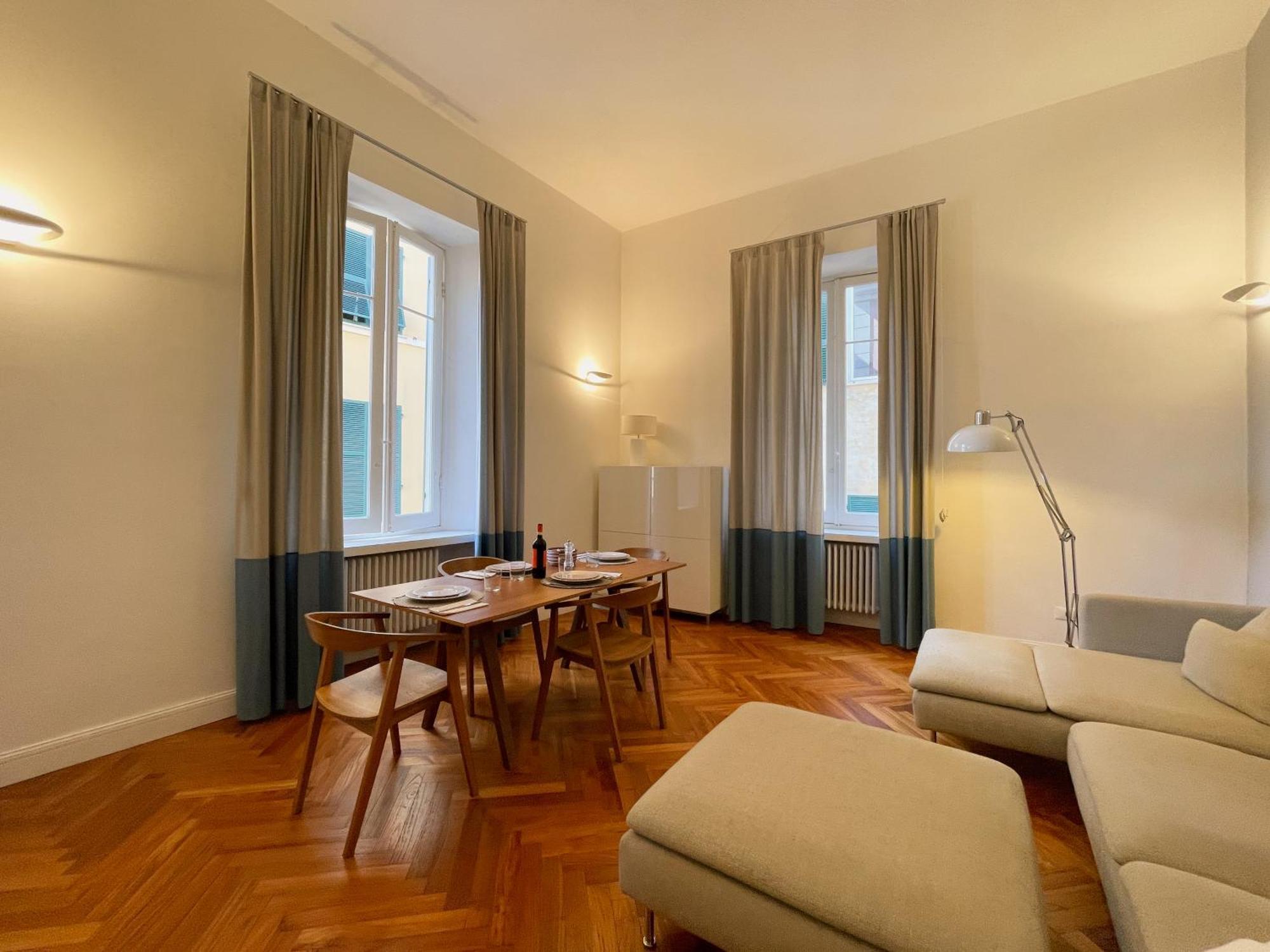 Appartamento Mirabello Apt, Elegant And Shiny, 2bdr Ac, 2 Bth, Private Parking! *