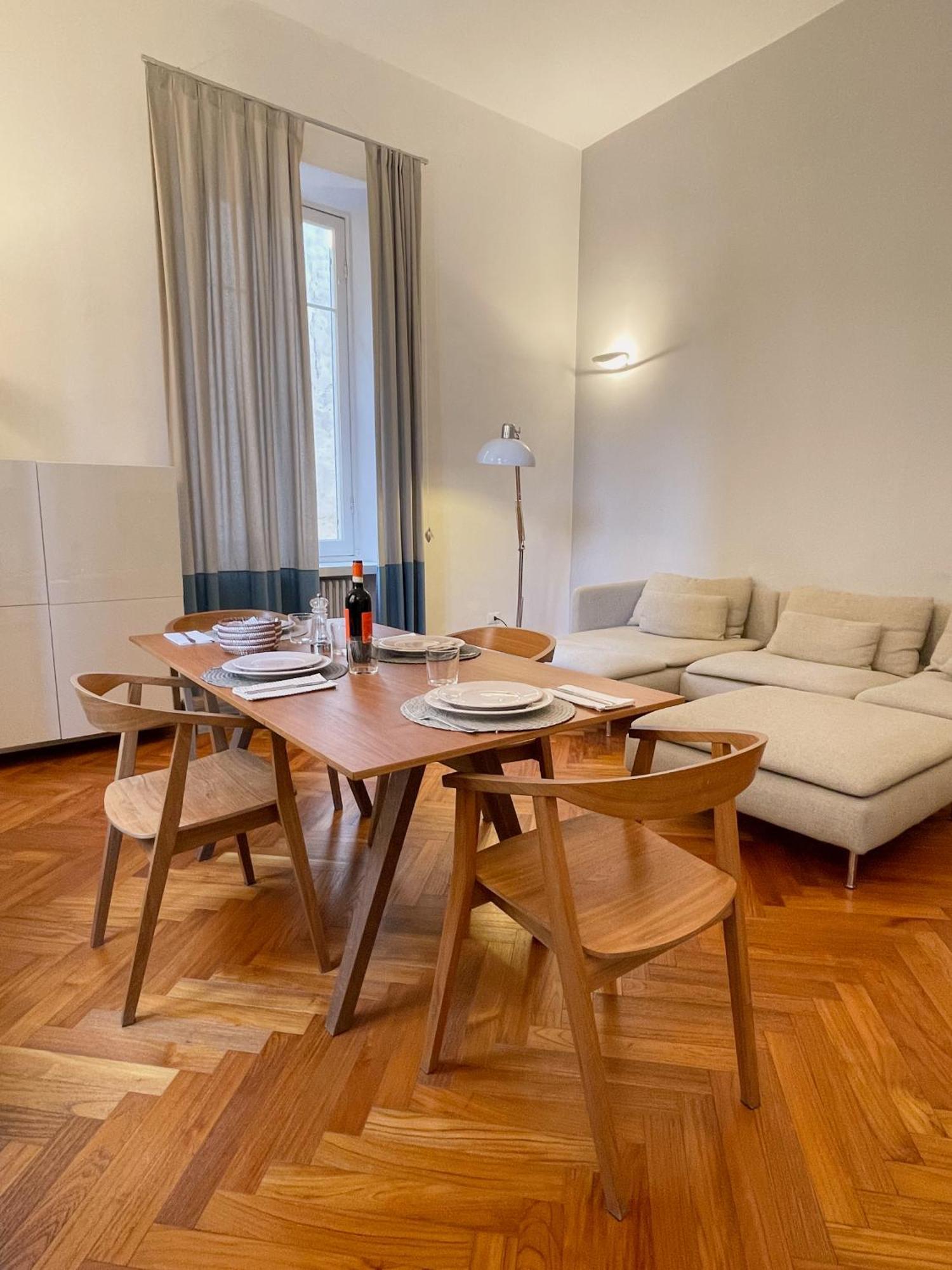Appartamento Mirabello Apt, Elegant And Shiny, 2bdr Ac, 2 Bth, Private Parking!